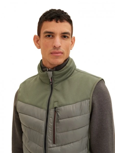 Tom Tailor Weste Hybrid Vest, Dusty Olive Green 6 Tom Tailor Weste Hybrid Vest, Dusty Olive Green – Bild 6