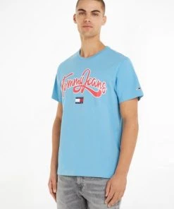 Tommy Jeans T-Shirt Halbarm TJM REG COLLEGE POP TEXT TEE, BLUE -Lloyd Gürtel Shop fe07b7a6 777e 1a91 a614 051608bf1198 600x600